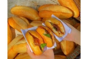 Bánh mì tí hon xứ Huế